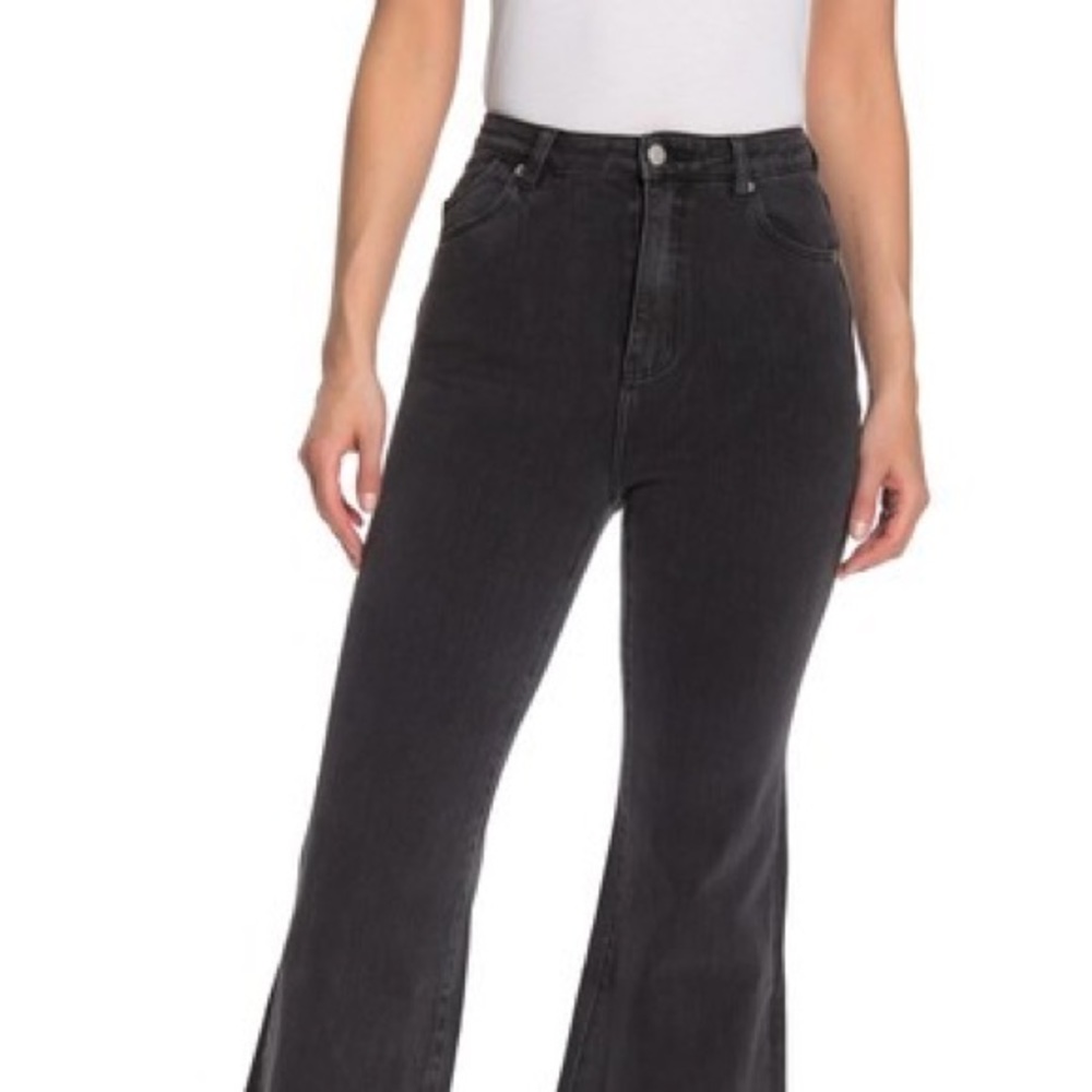 ‼️SOLD‼️ Rolla’s East Coast Crop Flare Jeans